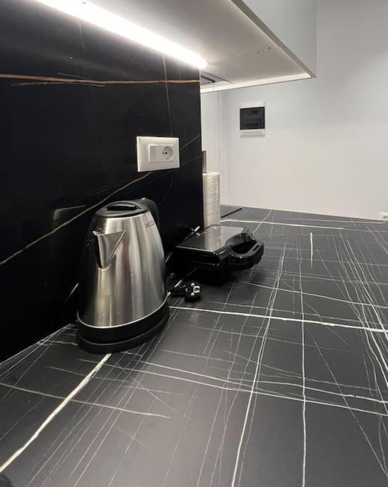 Spacious Apartment Ish-Blloku Area Tiranë Ngoại thất bức ảnh