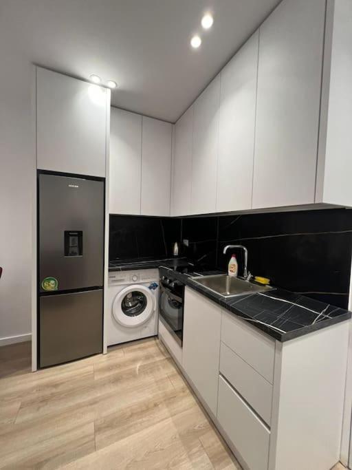 Spacious Apartment Ish-Blloku Area Tiranë Ngoại thất bức ảnh