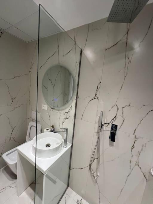 Spacious Apartment Ish-Blloku Area Tiranë Ngoại thất bức ảnh
